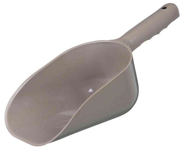 Лопатка для корма или туалета Trixie L серый (TX-4046)