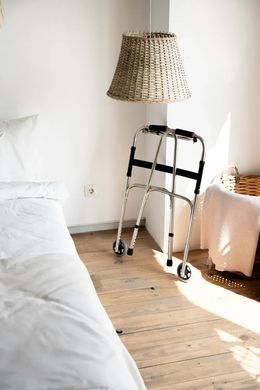 Ходунки шагающие складные AIRM HEALTH с 2 колесами (8022)